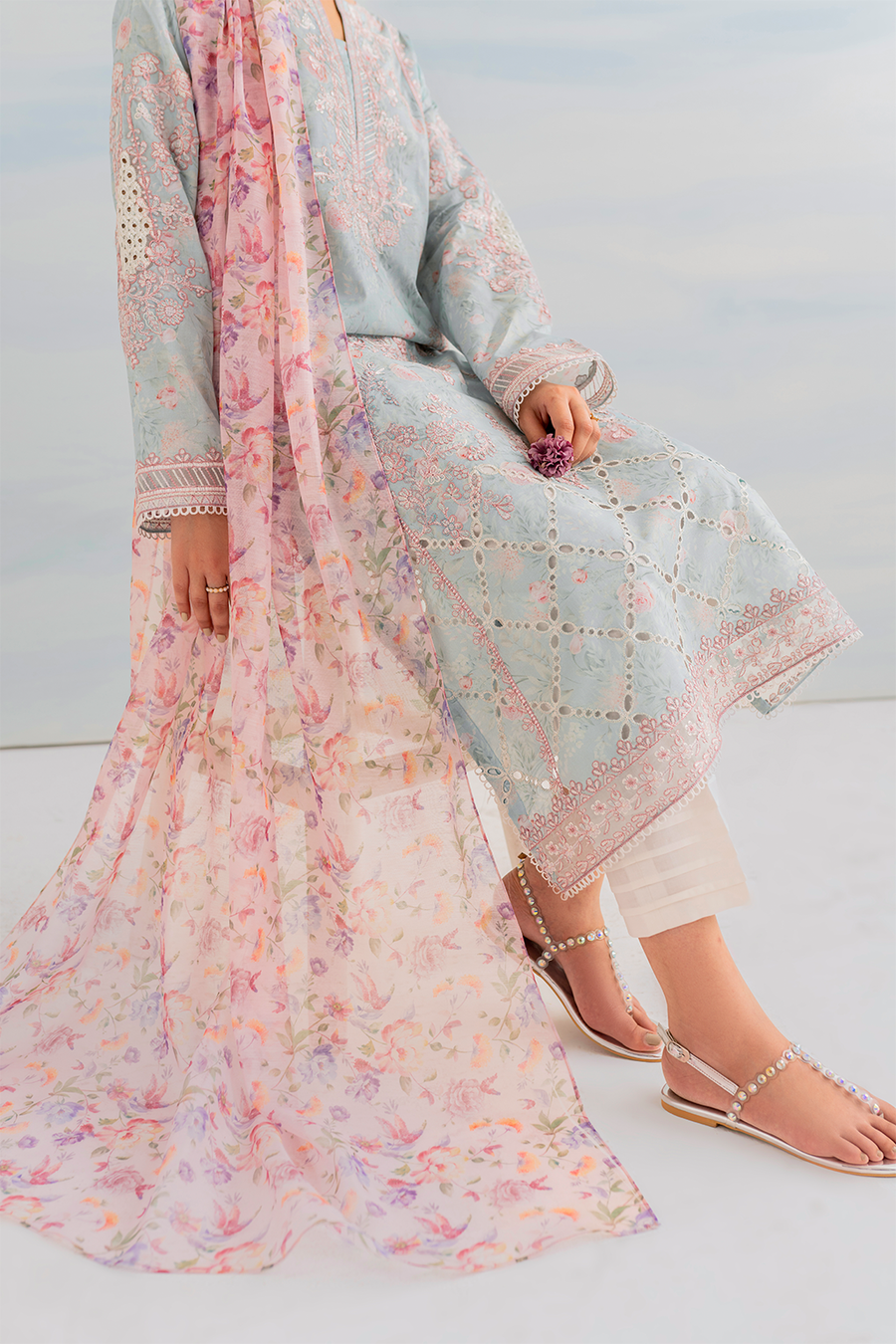 IZNIK GUZEL FORMALS EMBROIDERED PRINTED LAWN - 3 PC UNSTITCHED