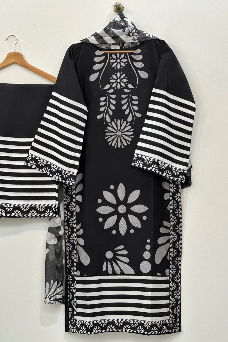 HOORAIN’S PRET PRINTED SLUB LAWN - 3 PC STITCHED