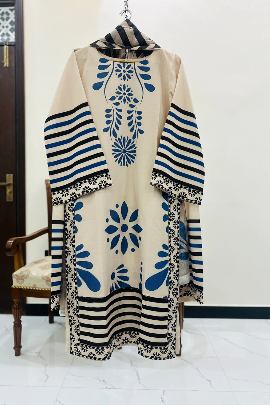 HOORAIN’S PRET PRINTED SLUB LAWN - 3 PC STITCHED