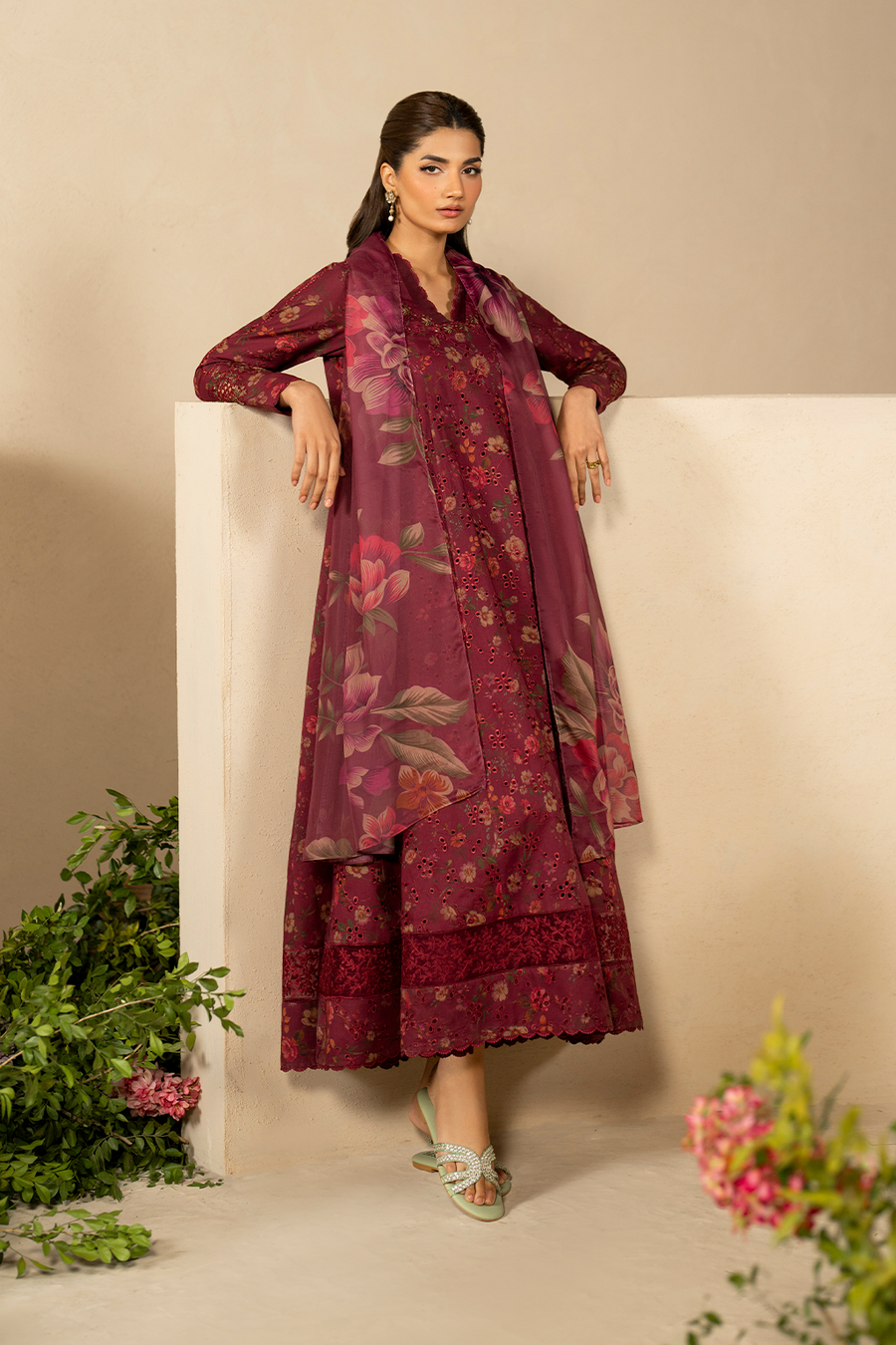 IZNIK CHIKANKARI EMBROIDERED LAWN - 3 PC UNSTITCHED
