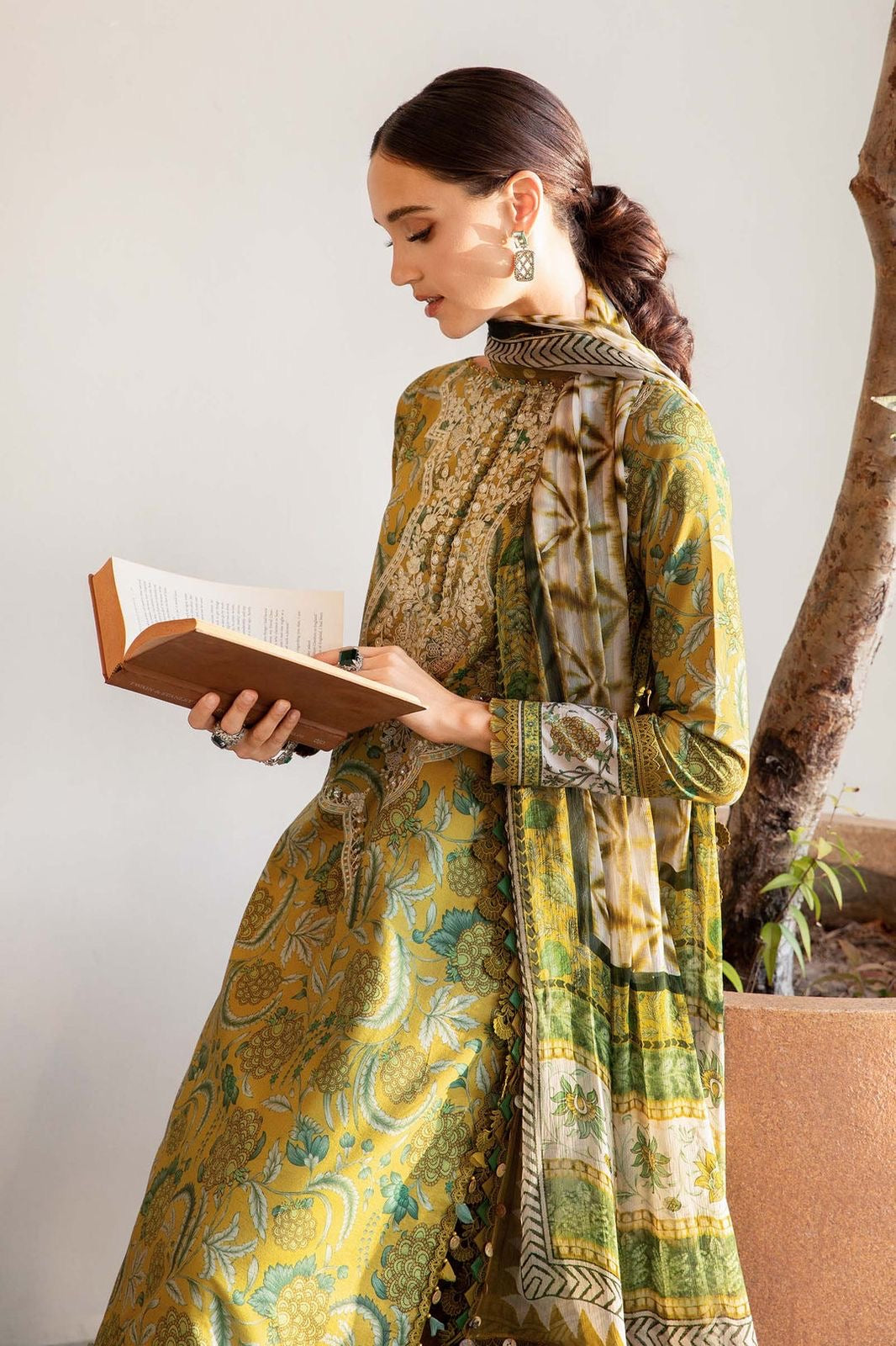 MARIA B FORMALS PRINTED EMBROIDERED LAWN - 3 PC UNSTITCHED