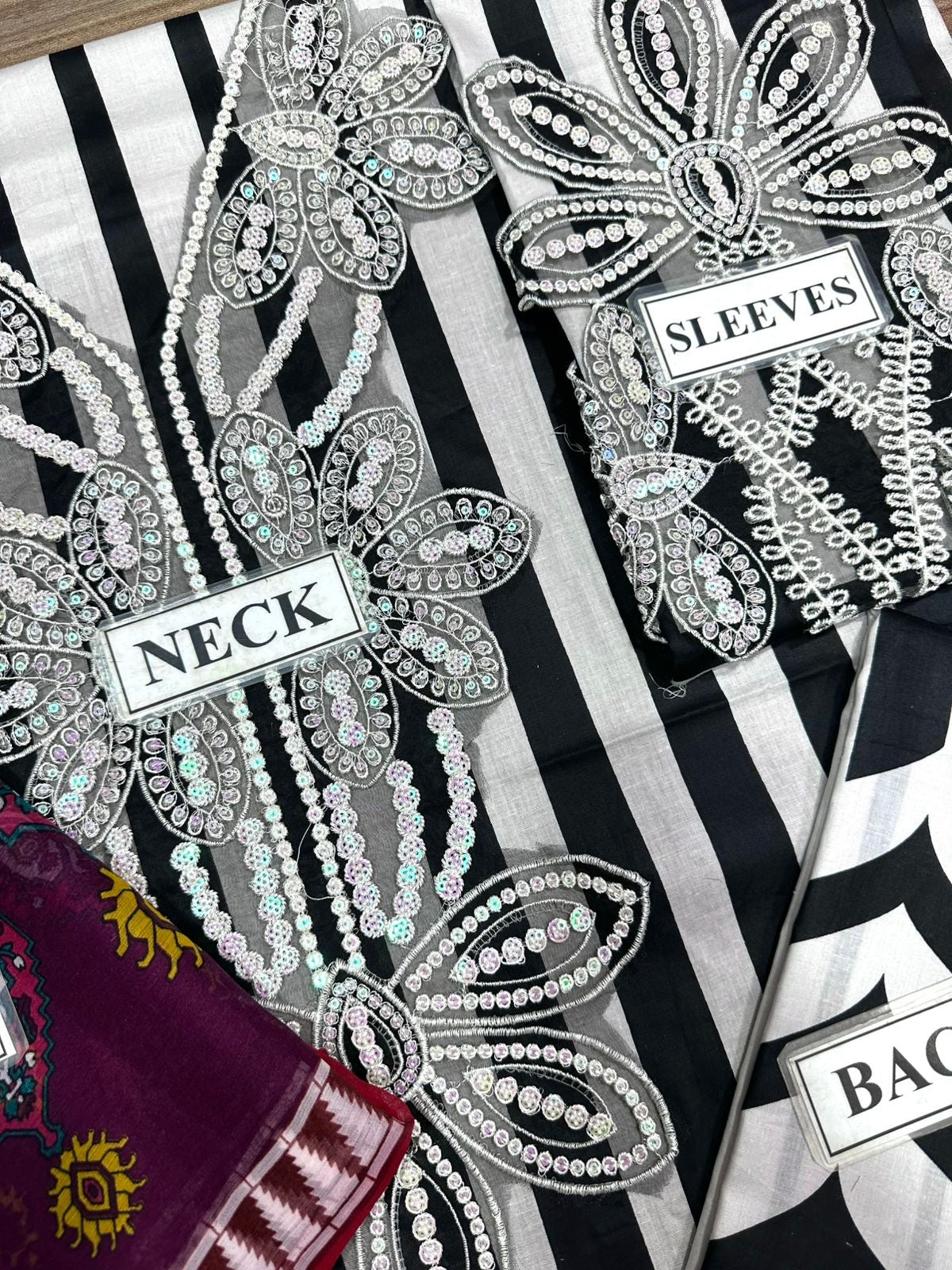 MARIA B EMBROIDERED PRINTED LAWN - 3 PC UNSTITCHED