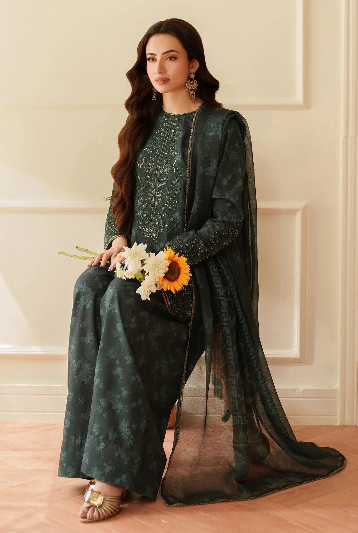 MOHAGNI EMBROIDERED LAWN - 3 PC UNSTITCHED