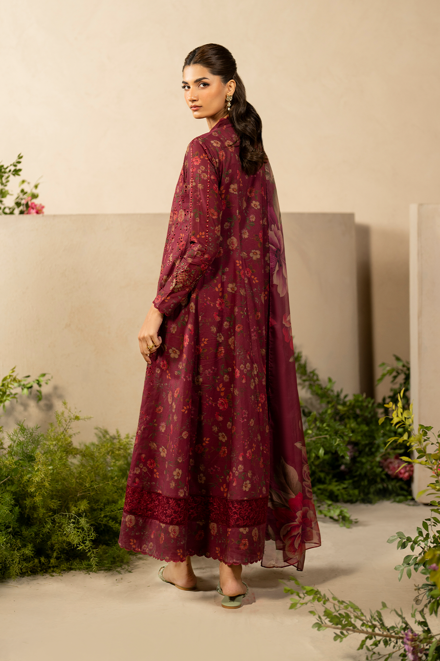 IZNIK CHIKANKARI EMBROIDERED LAWN - 3 PC UNSTITCHED
