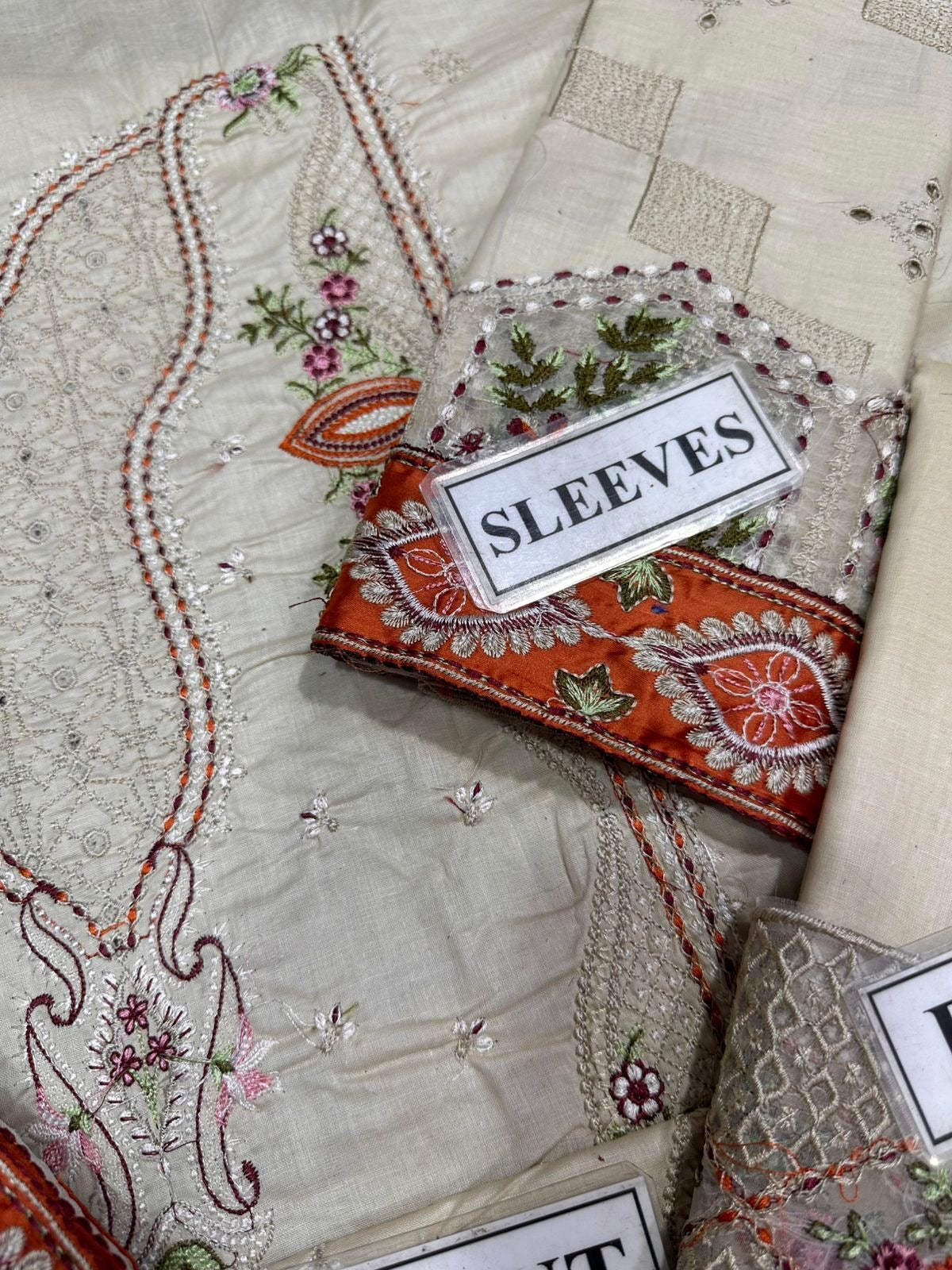 QALAMKAR LUXURY EMBROIDERED LAWN - 3 PC UNSTITCHED