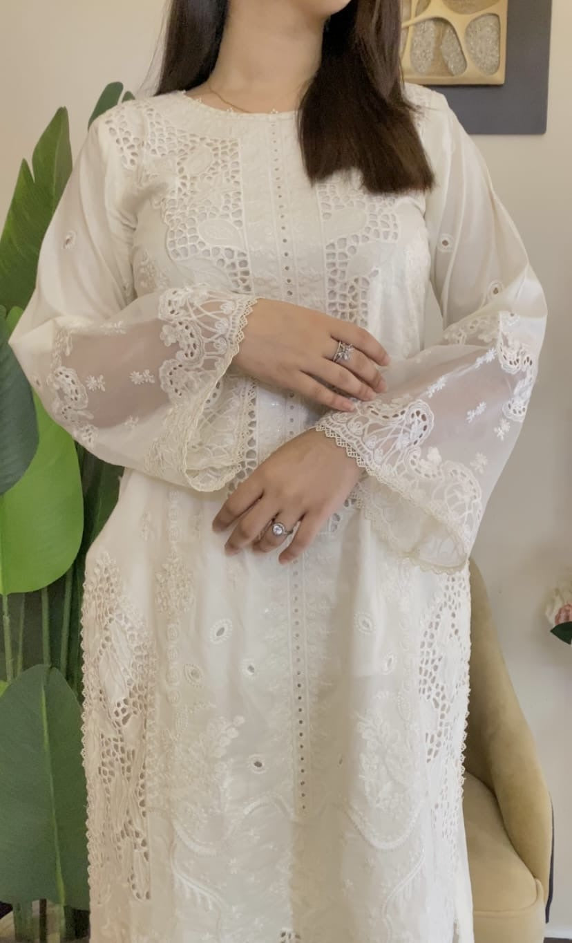 HOORAIN’S PRET EMBROIDERED CHIKANKARI LAWN - 3 PC STITCHED