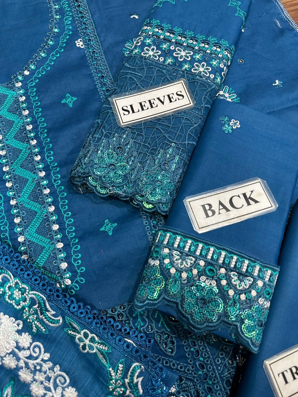 QALAMKAR LUXURY EMBROIDERED CHIKANKARI LAWN - 3 PC UNSTITCHED