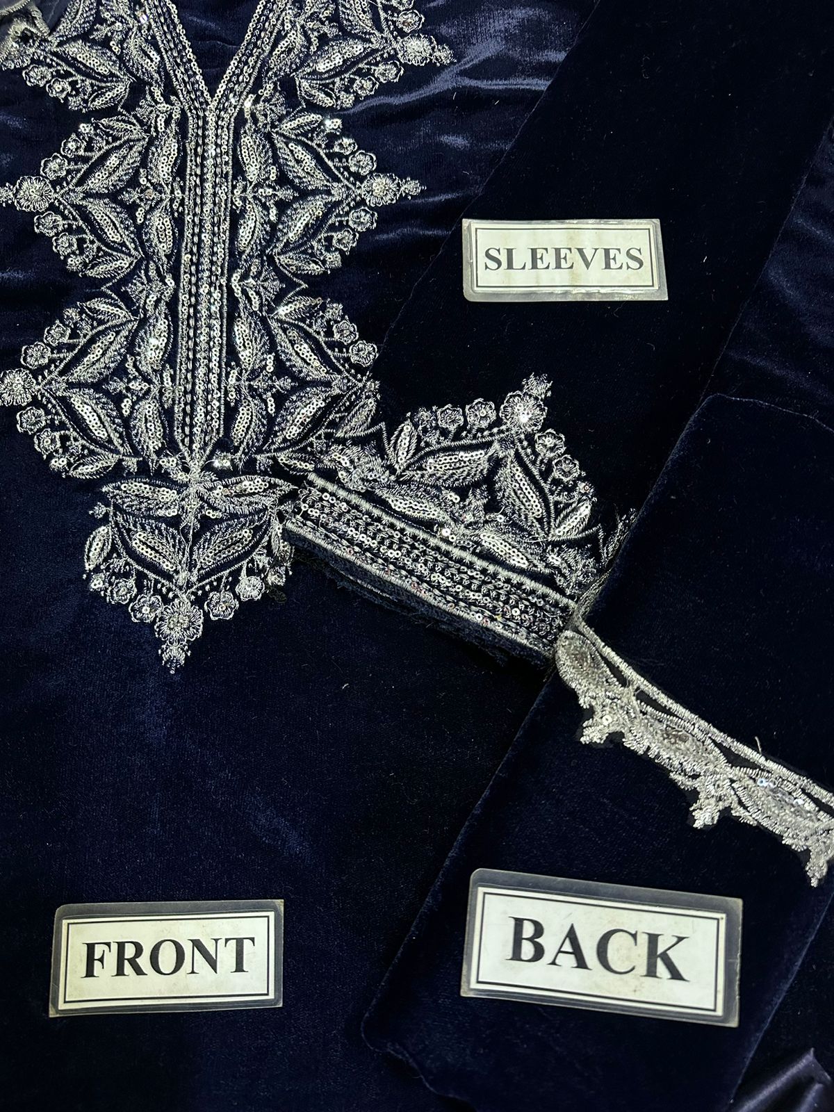 SANIA MASKATIYA LUXURY WEDDING EMBROIDERED VELVET - 3 PC UNSTITCHED