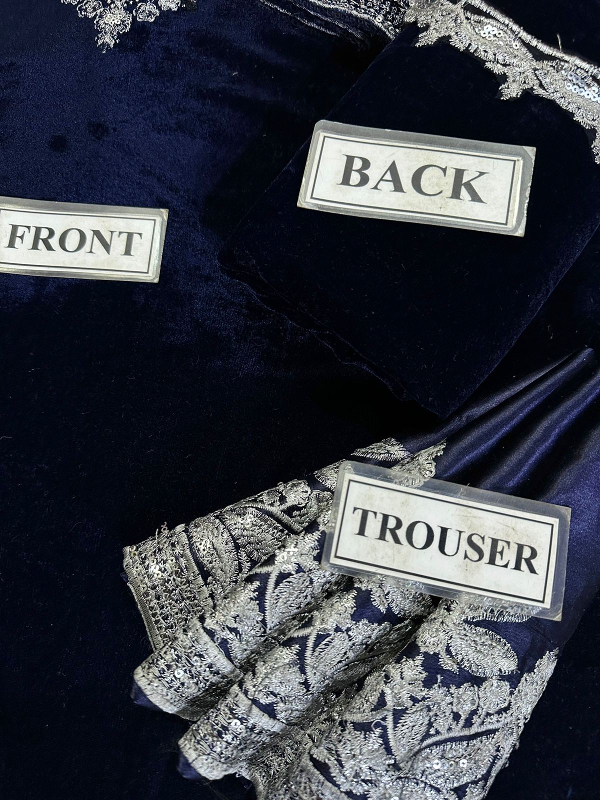 SANIA MASKATIYA LUXURY WEDDING EMBROIDERED VELVET - 3 PC UNSTITCHED