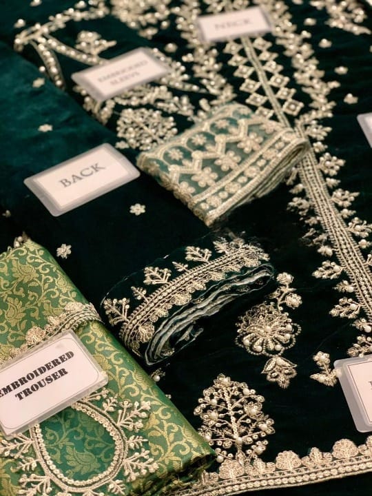 QALAMKAR LUXURY EMBROIDERED VELVET - 3 PC UNSTITCHED