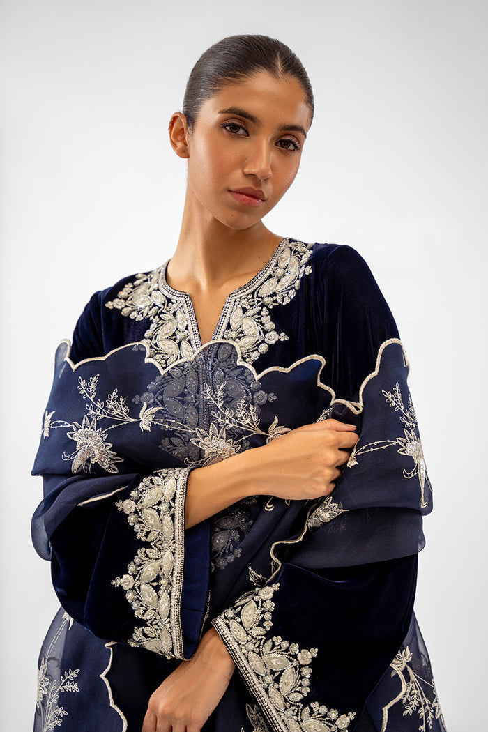 SANIA MASKATIYA LUXURY WEDDING EMBROIDERED VELVET - 3 PC UNSTITCHED