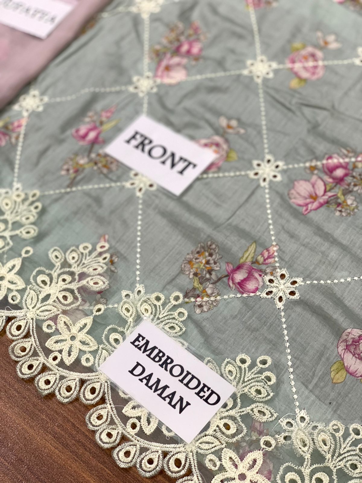 IZNIK LUXURY CHIKANKARI EMBROIDERED LAWN - 3 PC UNSTITCHED