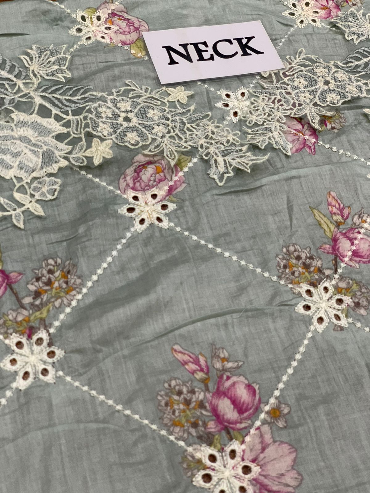 IZNIK LUXURY CHIKANKARI EMBROIDERED LAWN - 3 PC UNSTITCHED