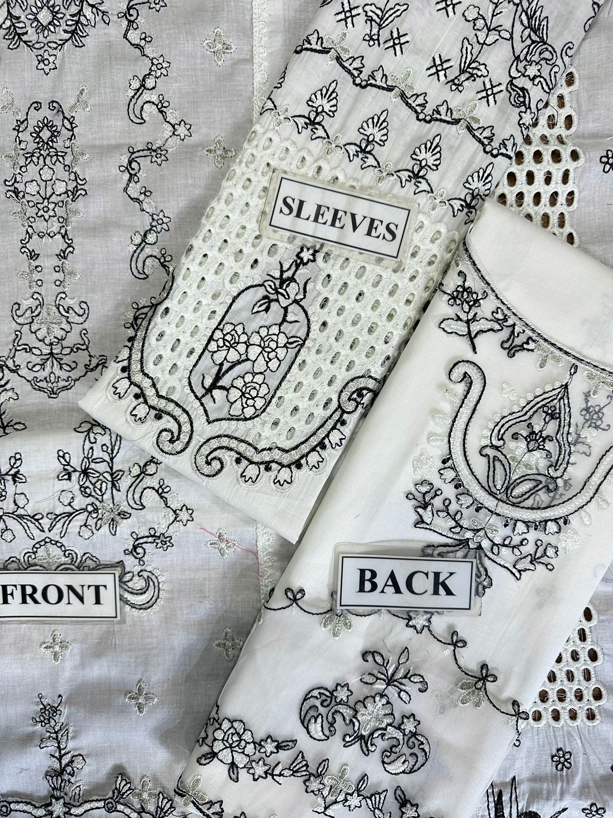 QALAMKAR LUXURY CHIKANKARI EMBROIDERED LAWN - 3 PC UNSTITCHED