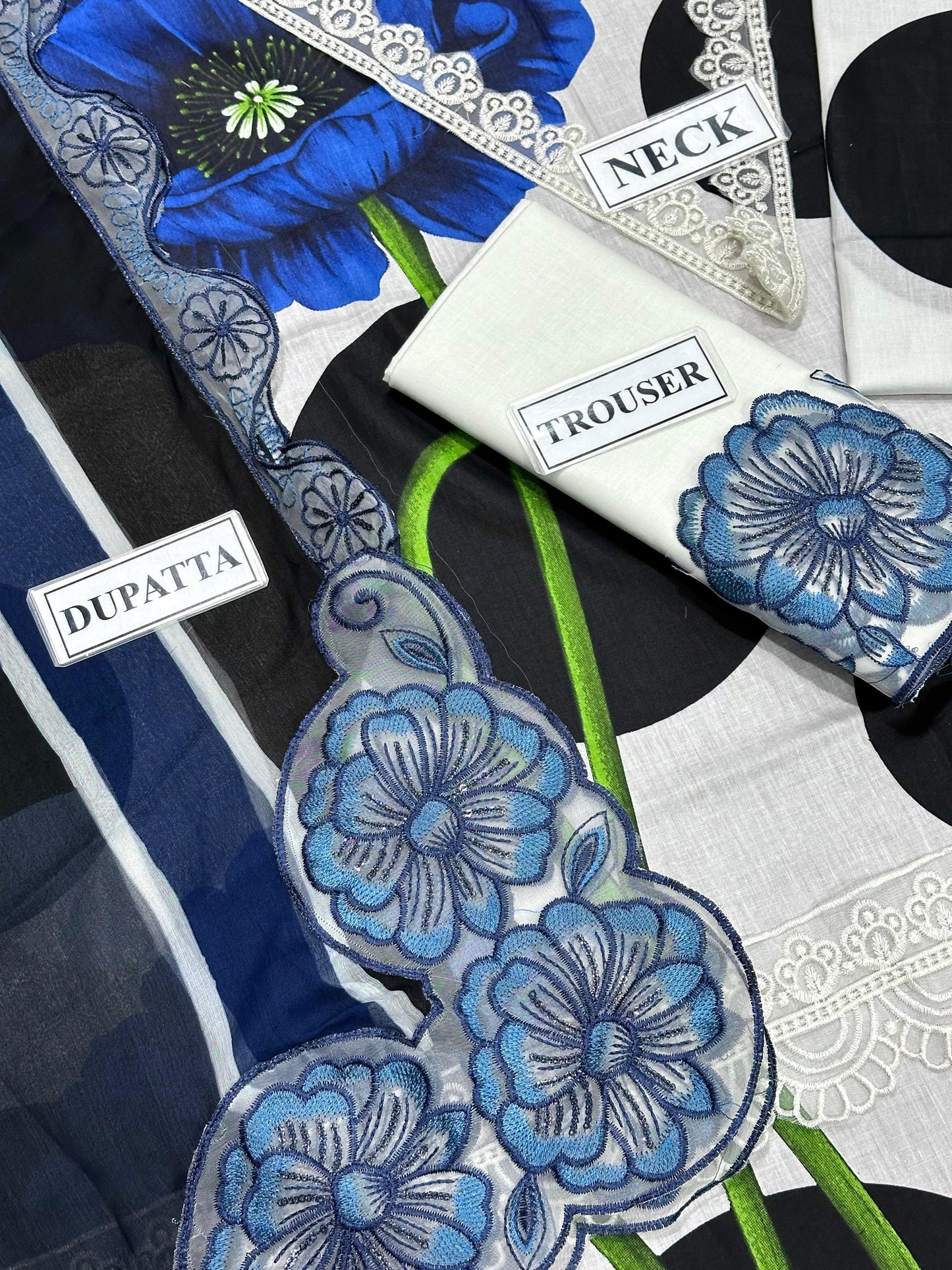MARIA B FORMALS EMBROIDERED LAWN - 3 PC UNSTITCHED