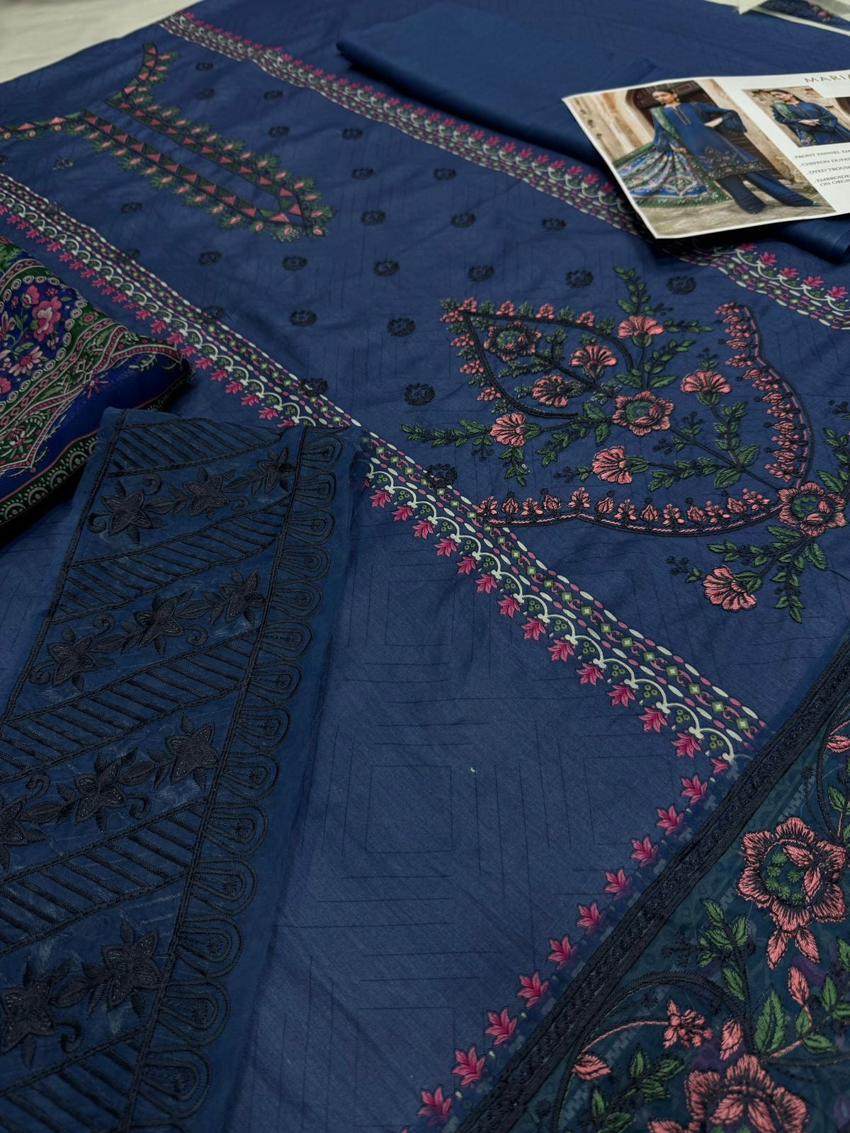 MARIA B FORMALS EMBROIDERED LAWN - 3 PC UNSTITCHED