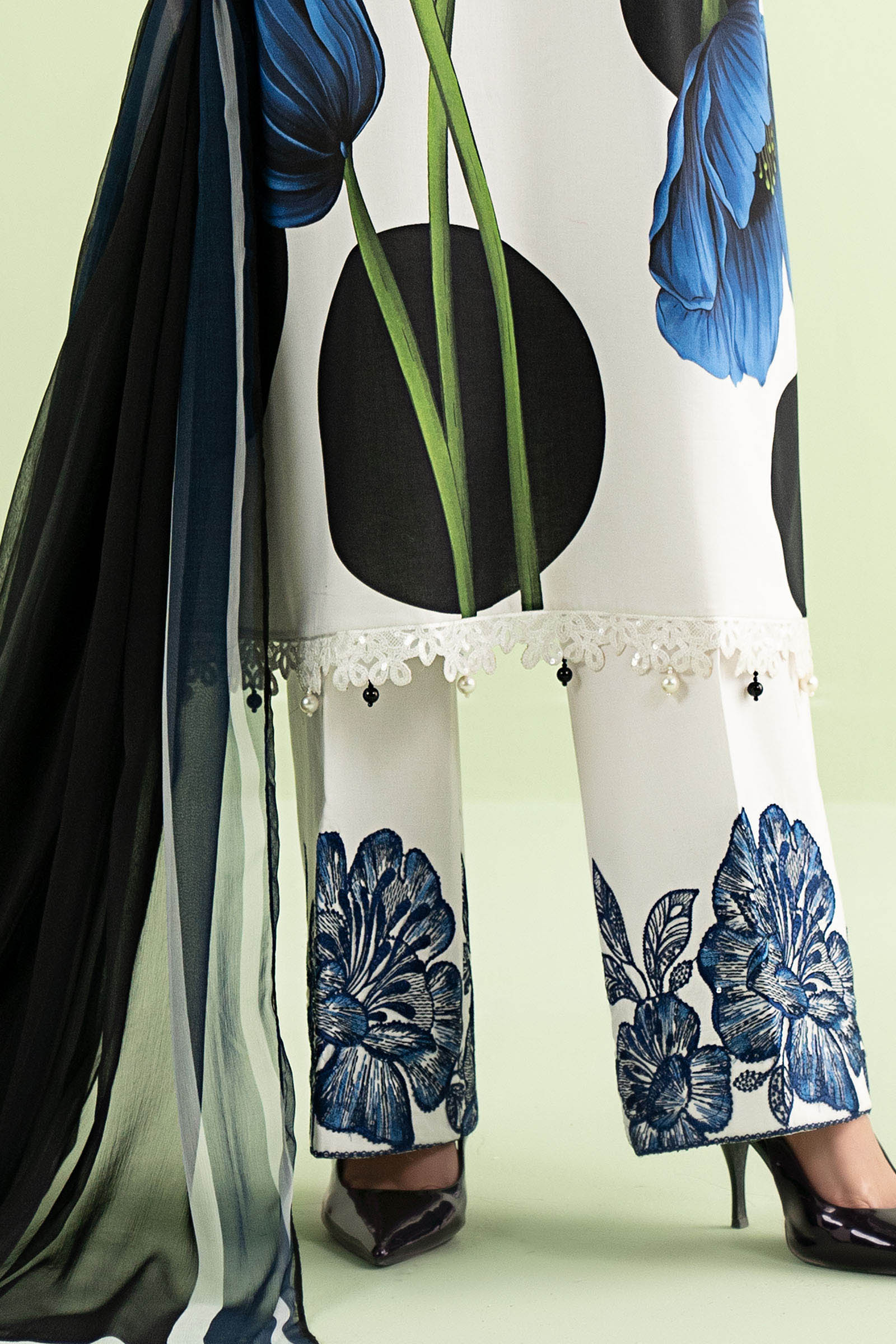 MARIA B FORMALS EMBROIDERED LAWN - 3 PC UNSTITCHED