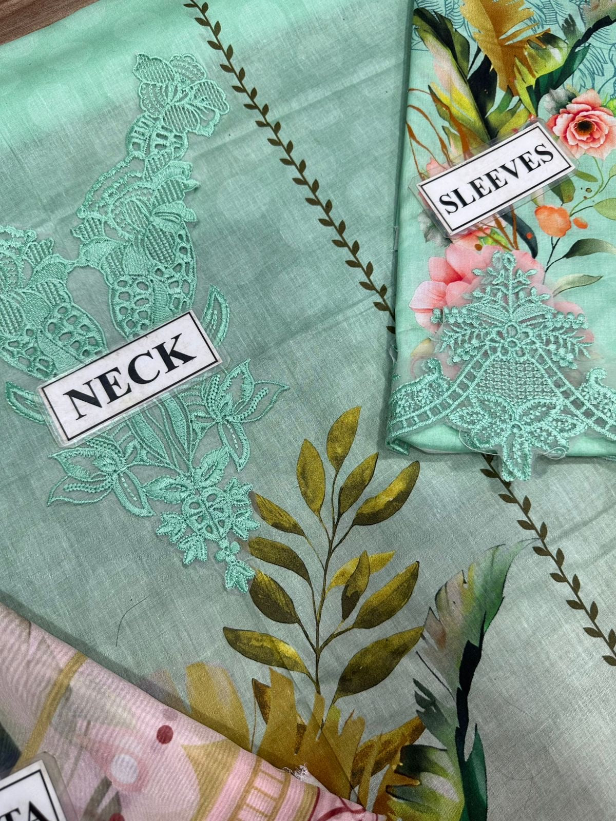 QALAMKAR EMBROIDERED PRINTED LAWN - 3 PC UNSTITCHED