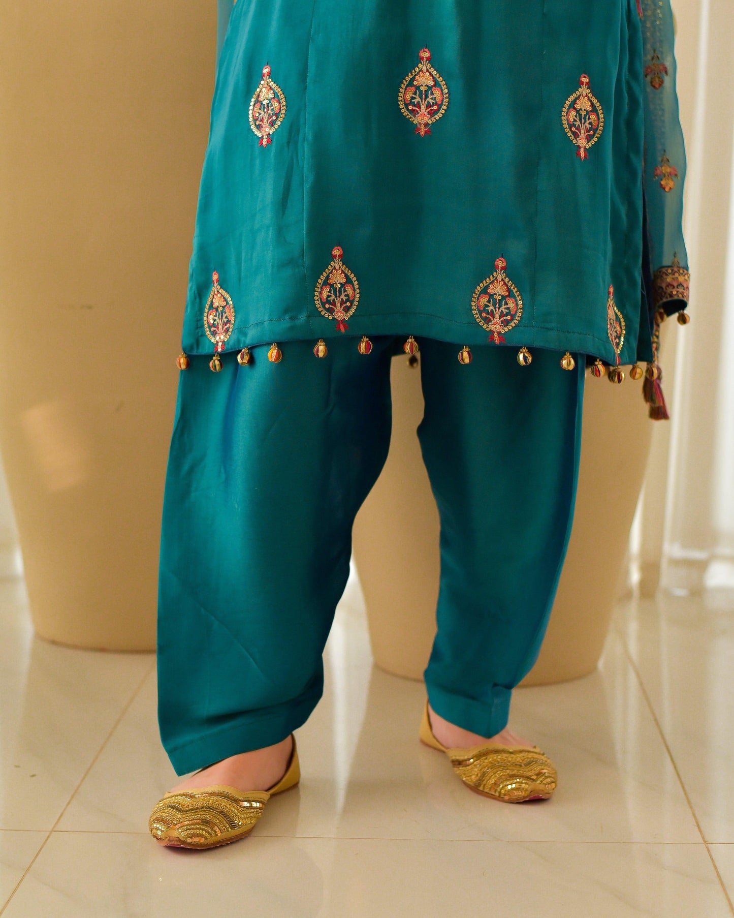 3 PC EMBROIDERED SHEESHA SILK (AYRA) - STITCHED