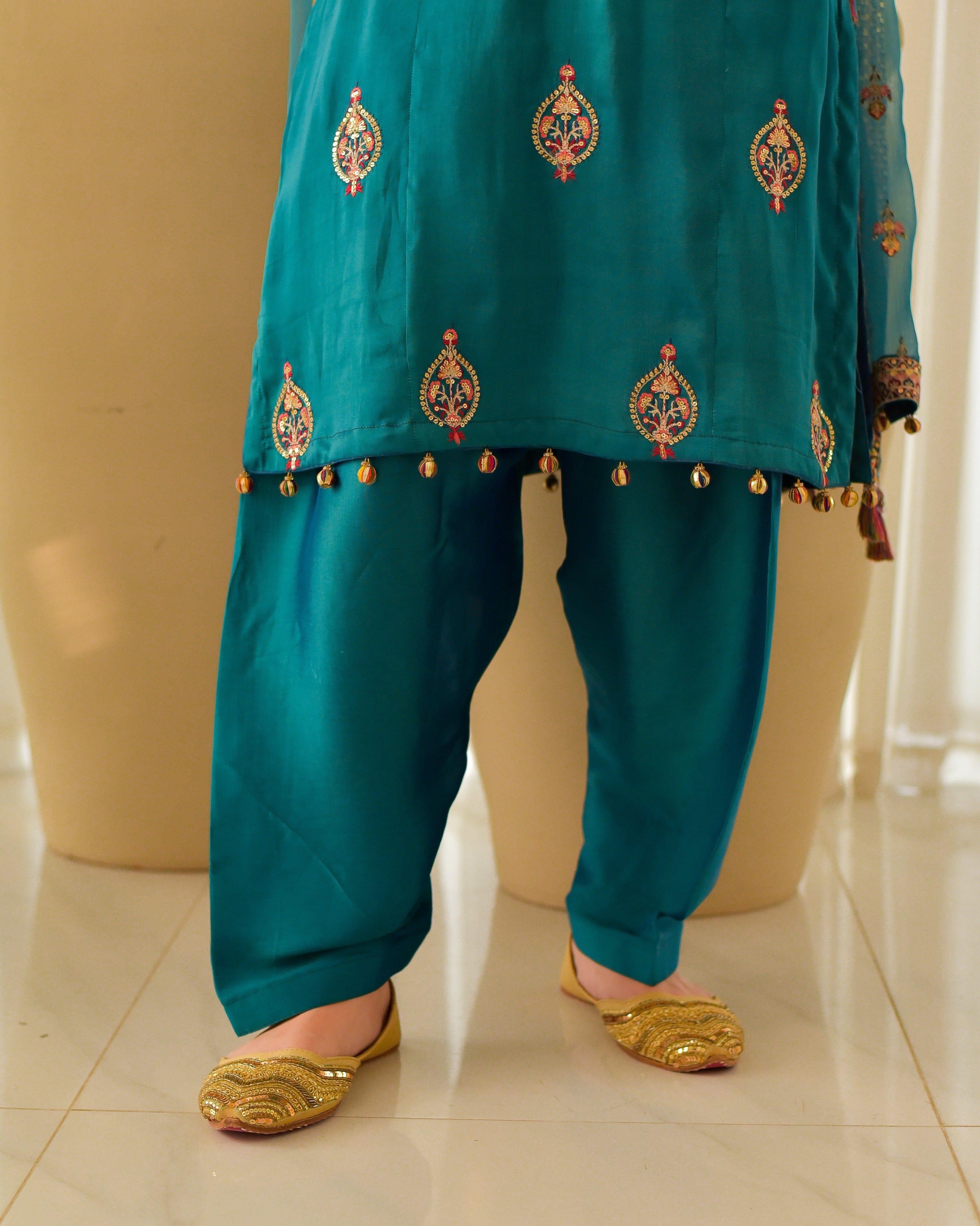 3 PC EMBROIDERED SHEESHA SILK (AYRA) - STITCHED