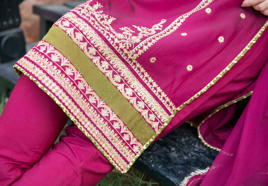 OMAL EMBROIDERED LAWN - 3 PC UNSTITCHED