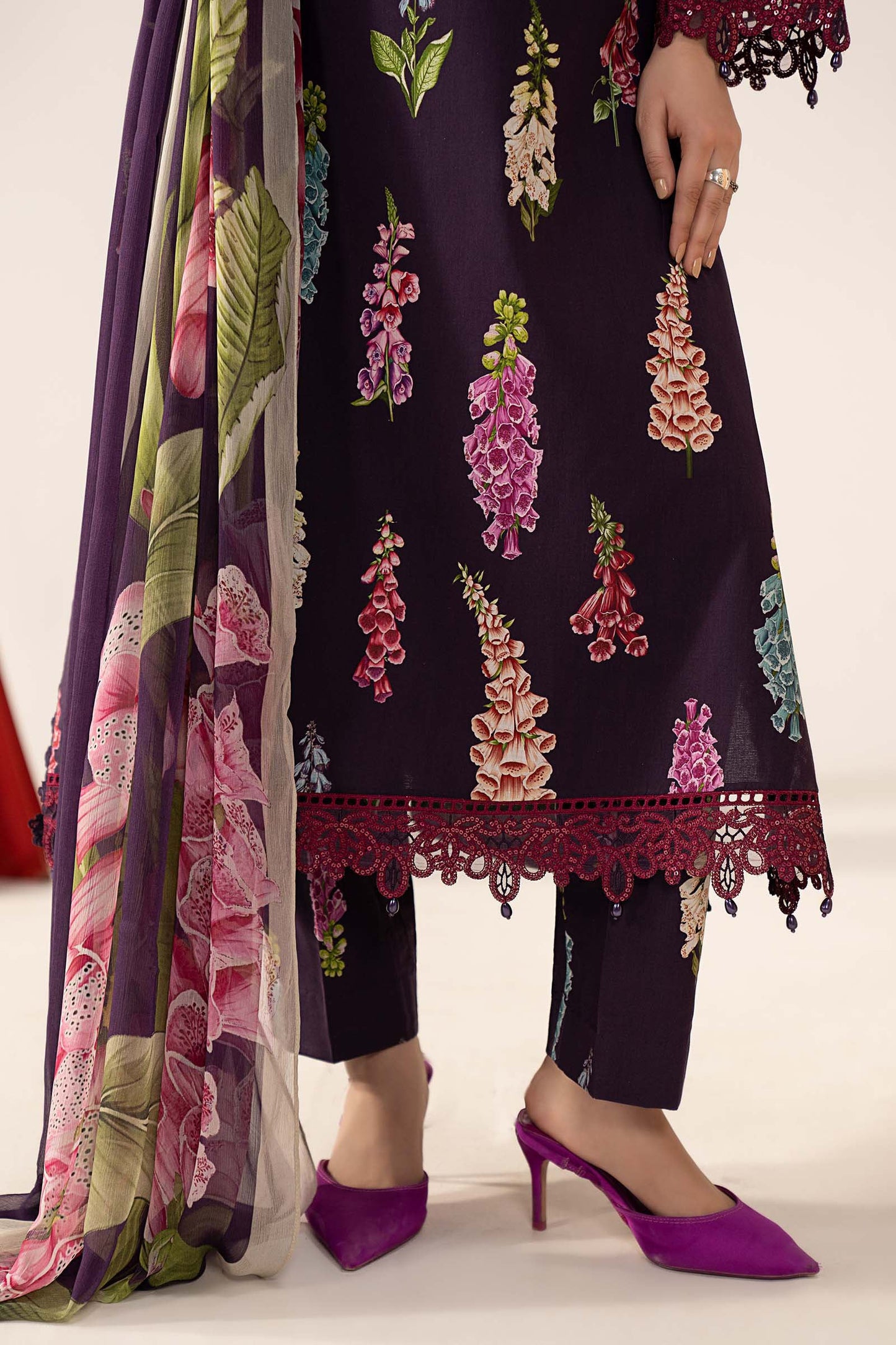 MARIA B DIGITAL PRINTED EMBROIDERED LAWN - 3 PC UNSTITCHED