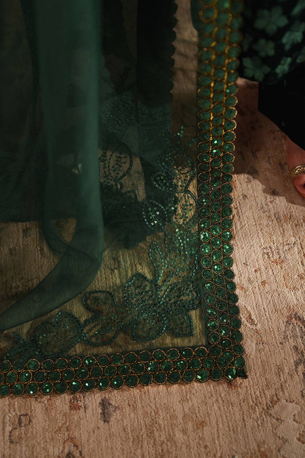 IZNIK LUXURY EMBROIDERED VELVET - 3 PC UNSTITCHED