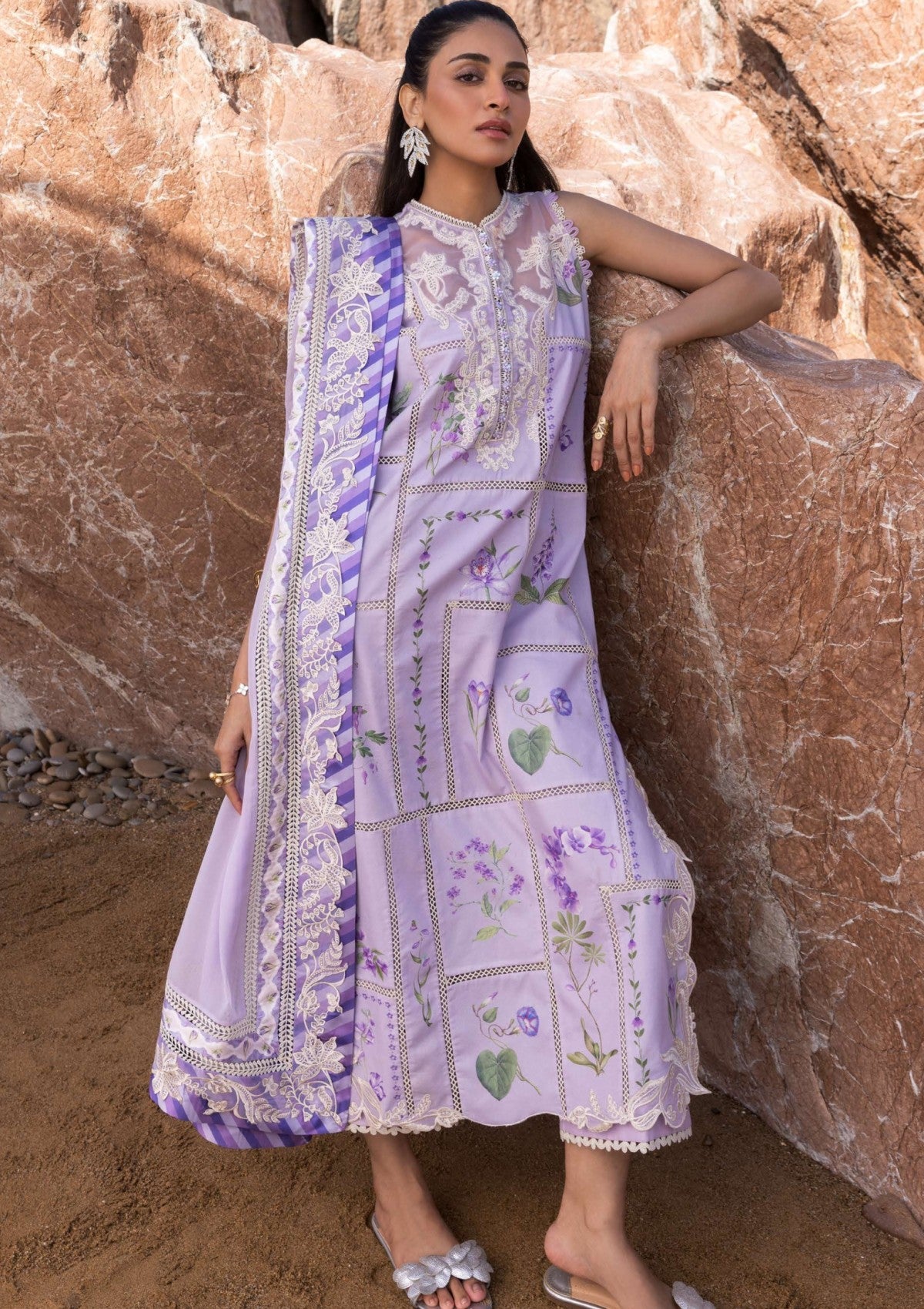 CRIMSON EMBROIDERED CHIKANKARI LAWN - 3 PC UNSTITCHED