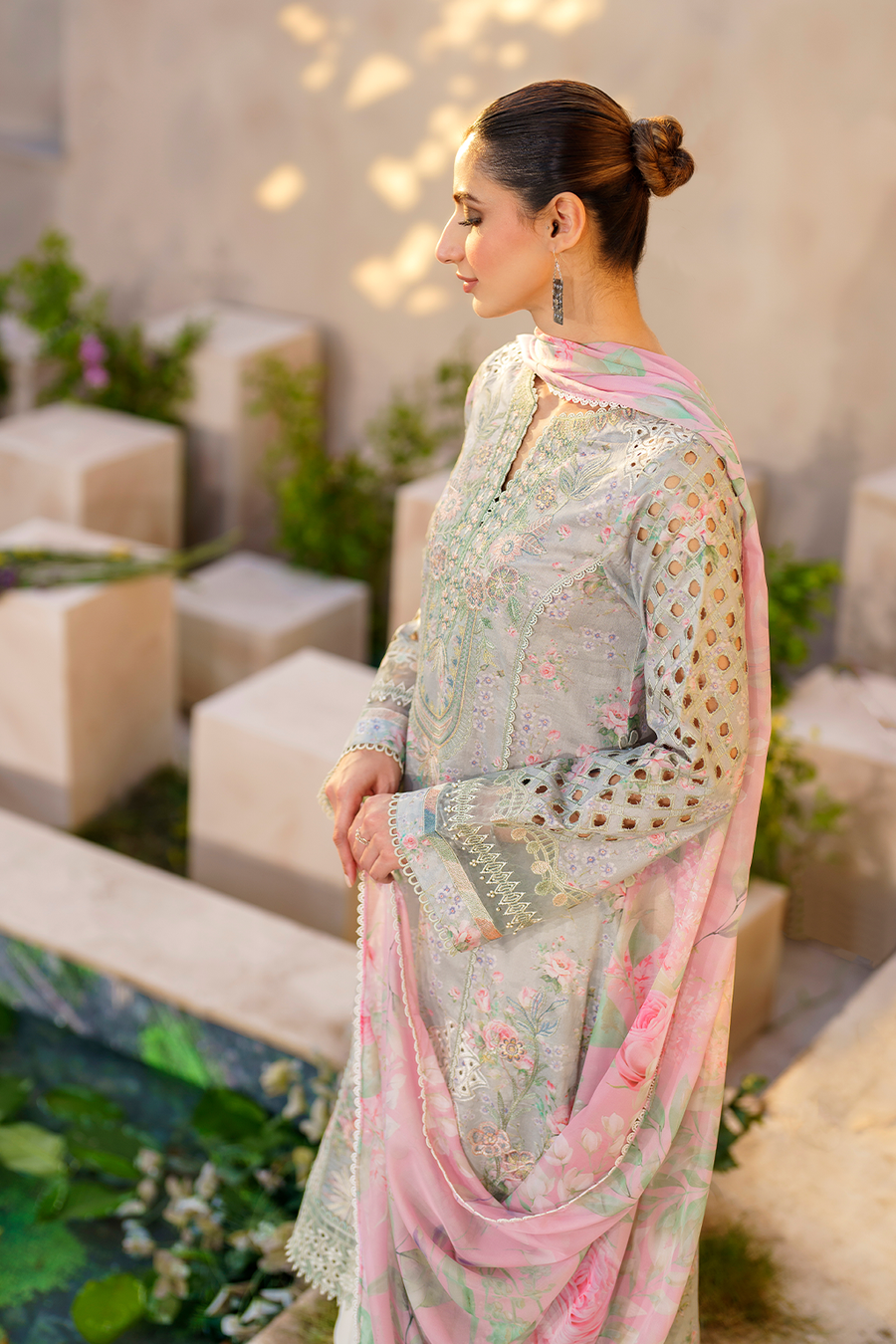 IZNIK DIGITAL PRINTED EMBROIDERED CHIKANKARI LAWN - 3 PC UNSTITCHED