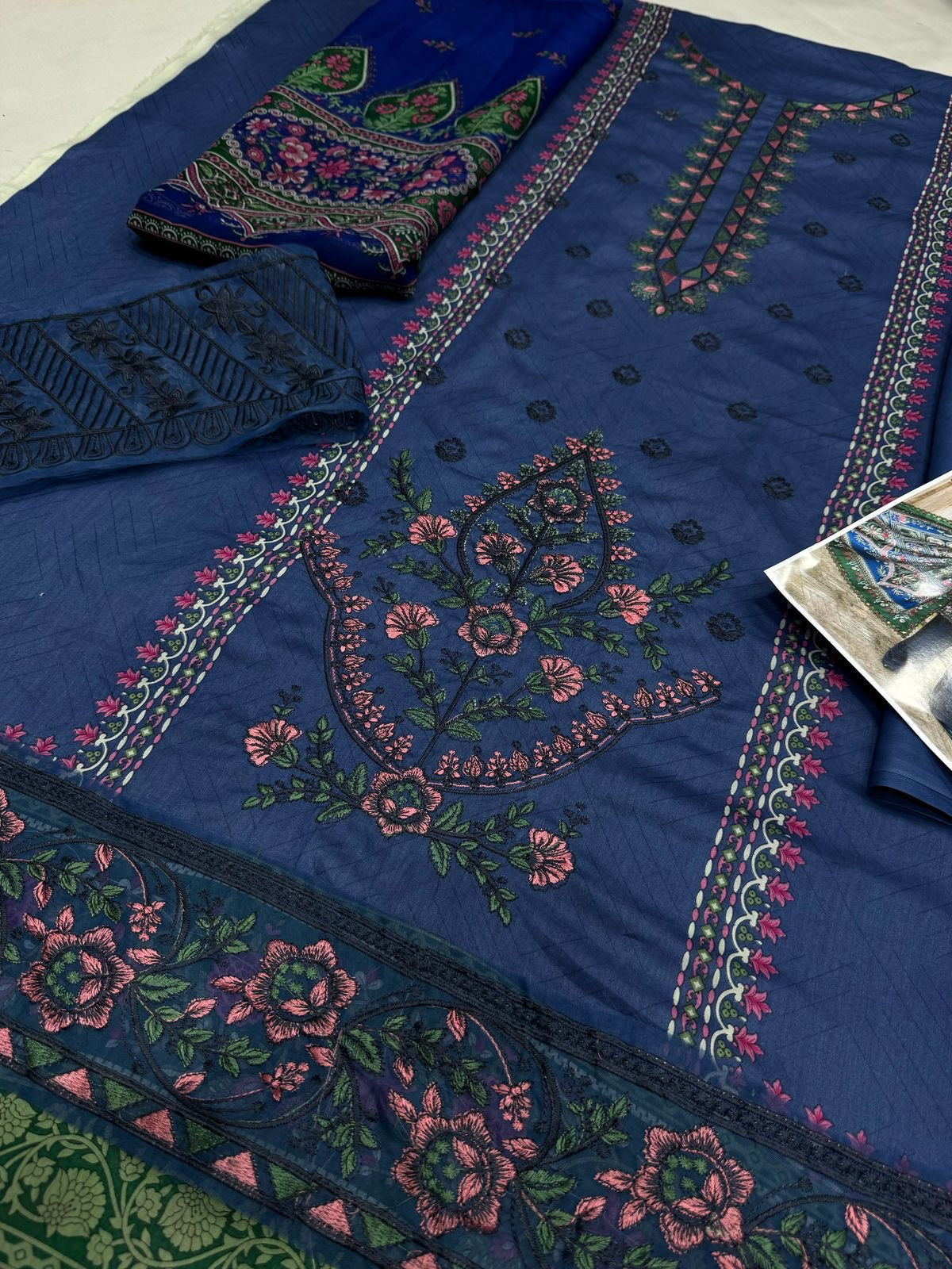MARIA B FORMALS EMBROIDERED LAWN - 3 PC UNSTITCHED