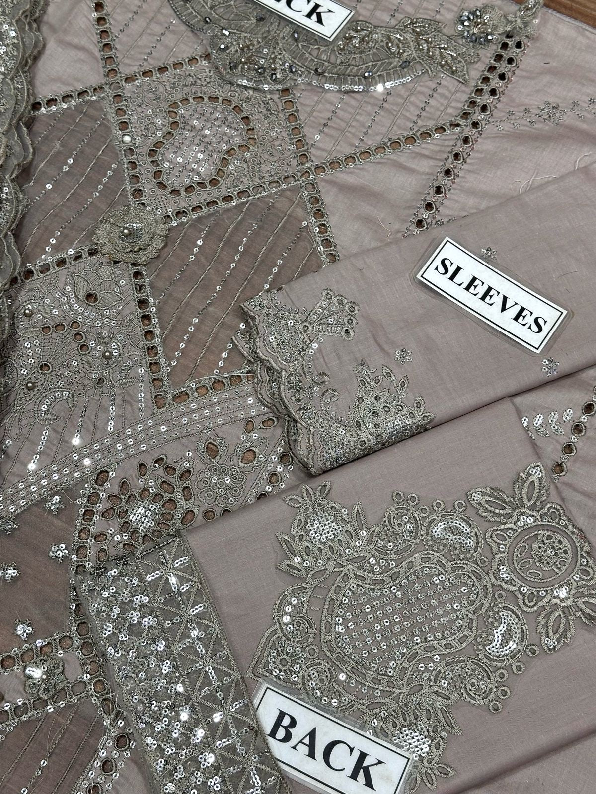 BIN ILYAS EMBROIDERED CHIKANKARI LAWN - 3 PC UNSTITCHED