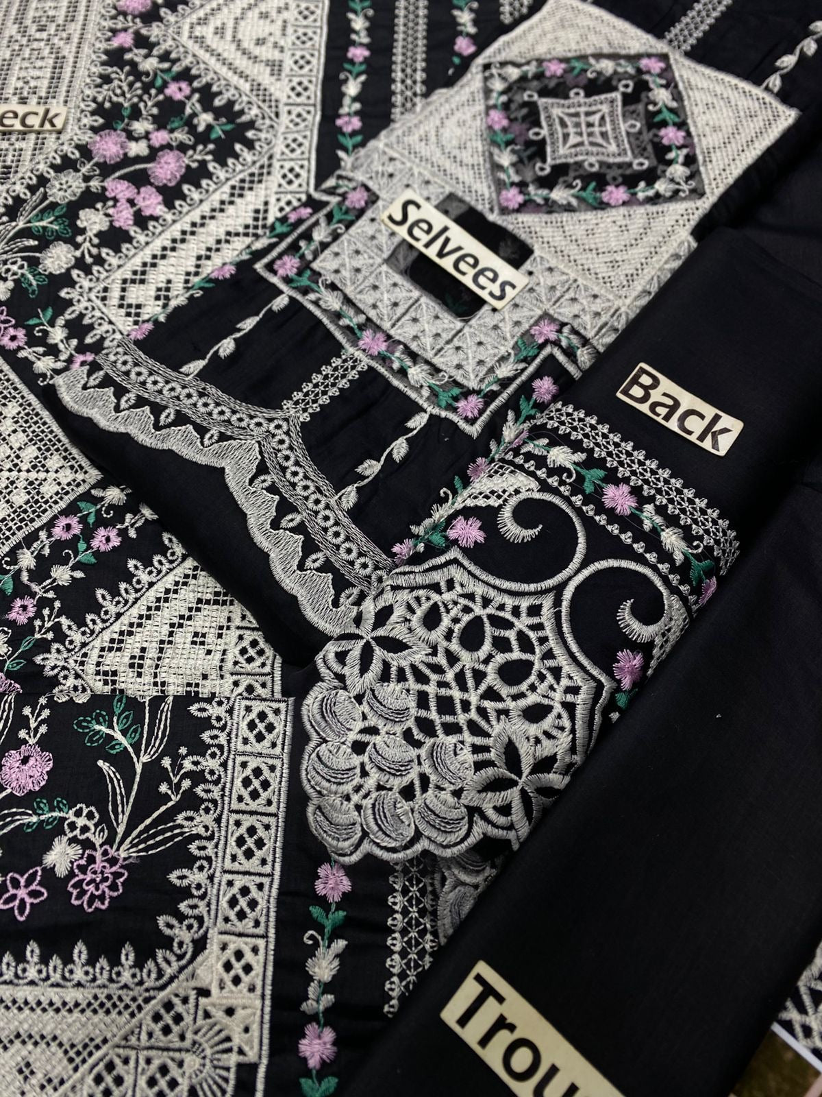 BIN ILYAS EMBROIDERED CHIKANKARI LAWN - 3 PC UNSTITCHED