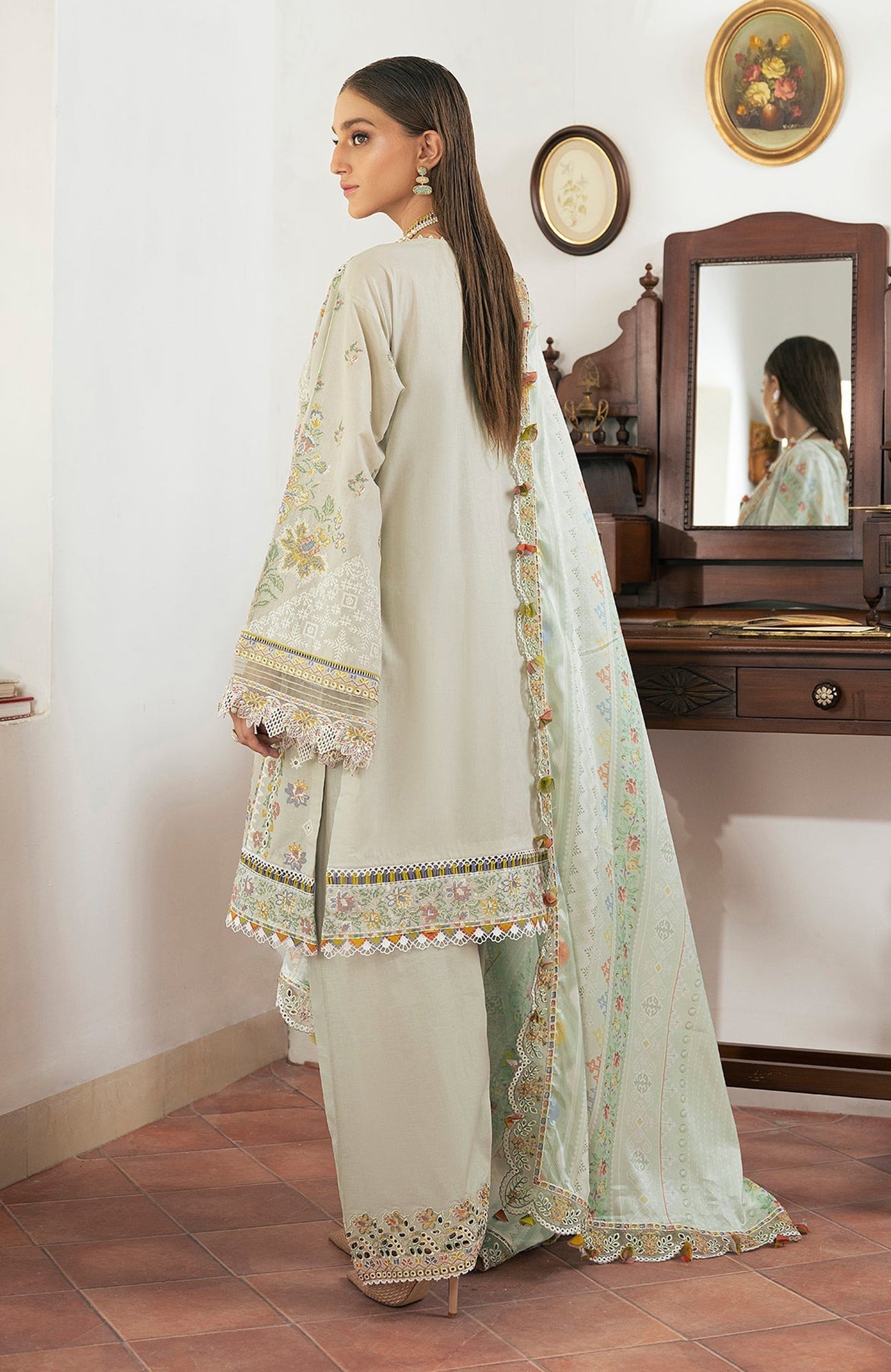 BAROQUE CHIKANKARI EMBROIDERED LAWN - 3 PC UNSTITCHED