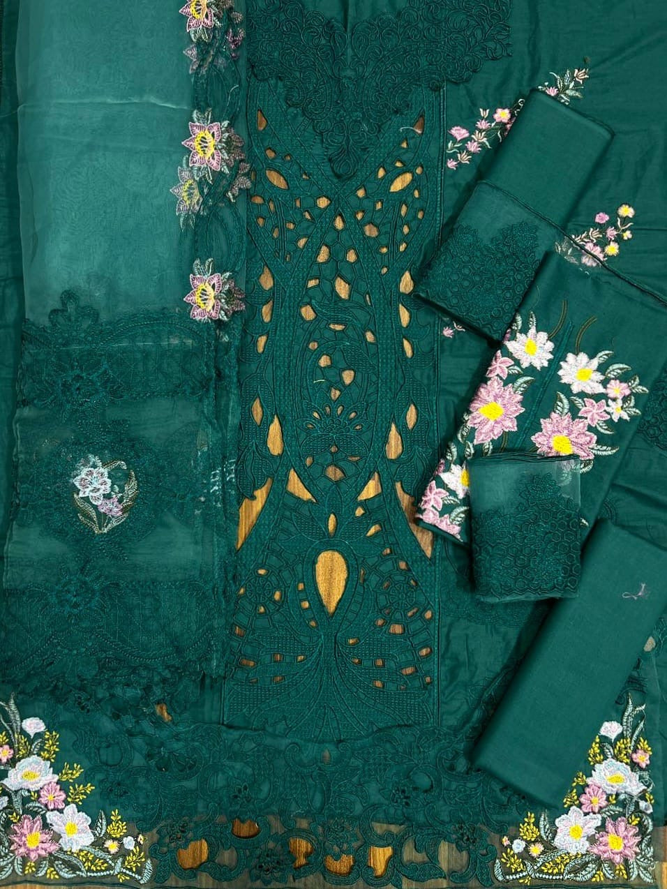 PARISHAY CHIKANKARI EMBROIDERED LAWN - 3 PC UNSTITCHED