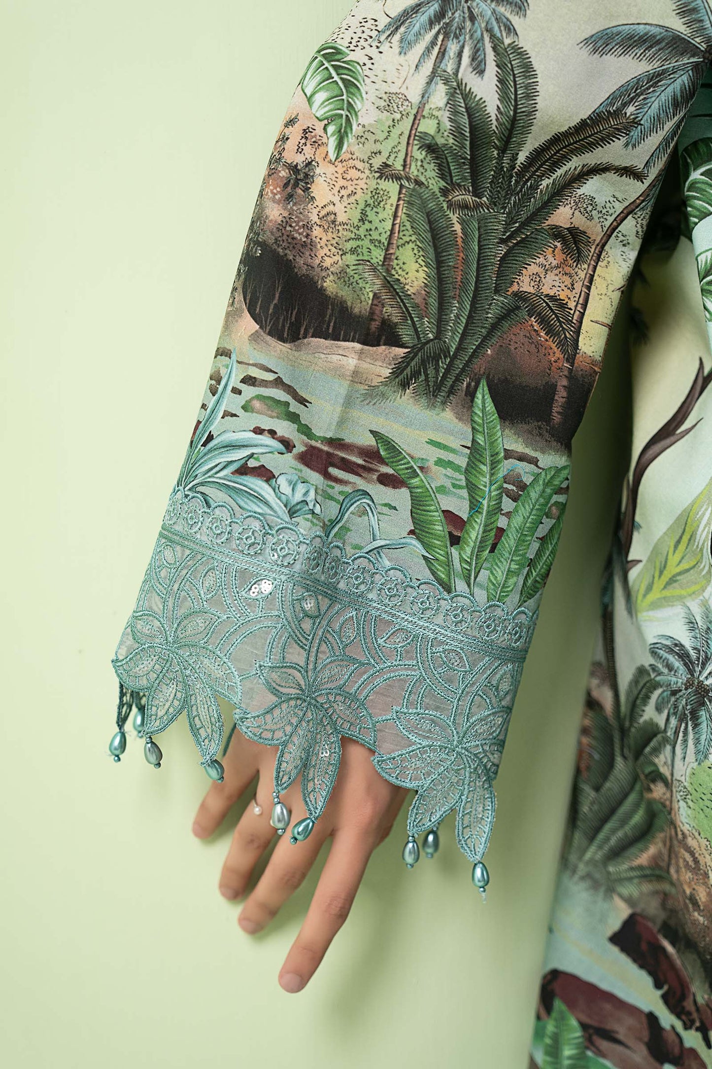 MARIA B DIGITAL PRINTED LAWN EMBROIDERED - 3 PC UNSTITCHED