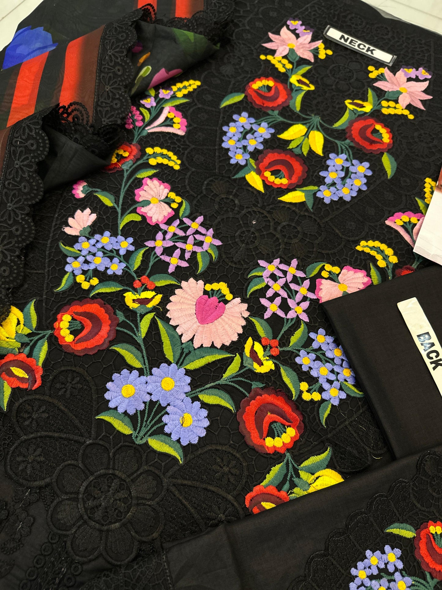 MARIA B LUXURY EMBROIDERED LAWN - 3 PC UNSTITCHED