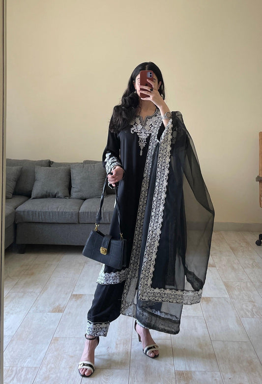 HOORAIN’S PRET EMBROIDERED LAWN - 3 PC STITCHED