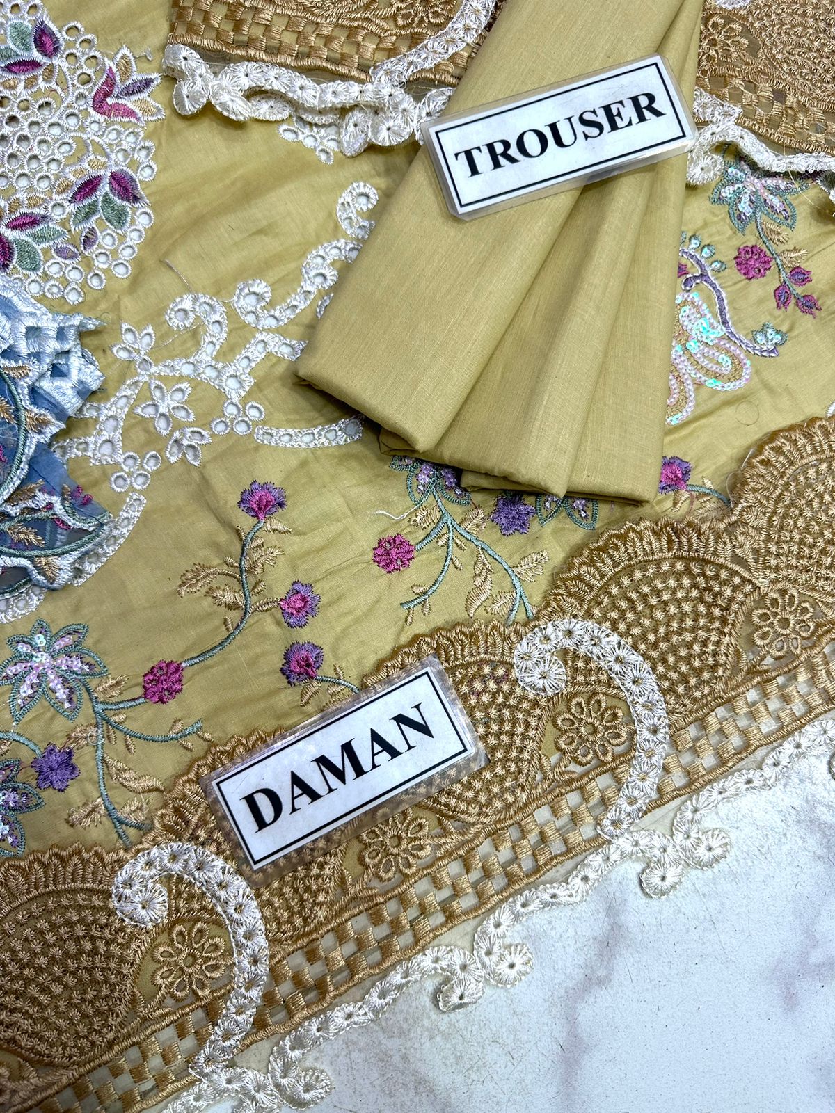 QALAMKAR LUXURY CHIKANKARI EMBROIDERED LAWN - 3 PC UNSTITCHED