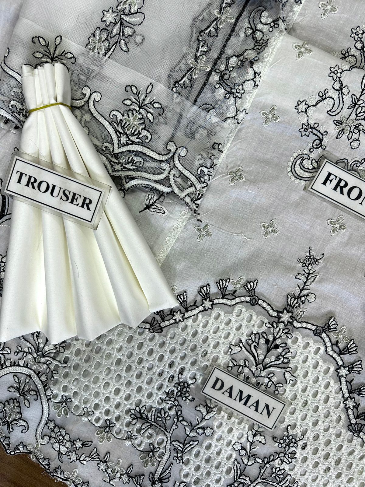 QALAMKAR LUXURY CHIKANKARI EMBROIDERED LAWN - 3 PC UNSTITCHED