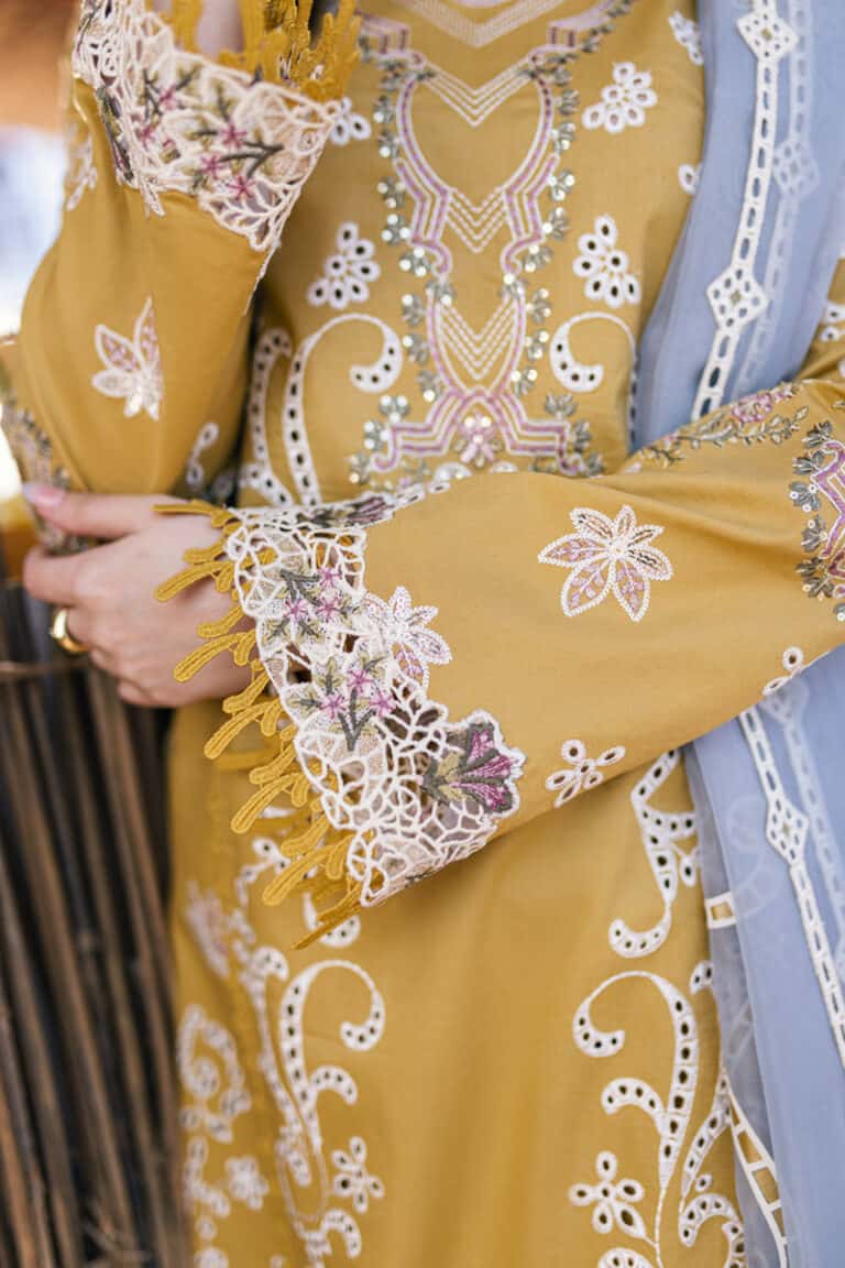 QALAMKAR LUXURY CHIKANKARI EMBROIDERED LAWN - 3 PC UNSTITCHED