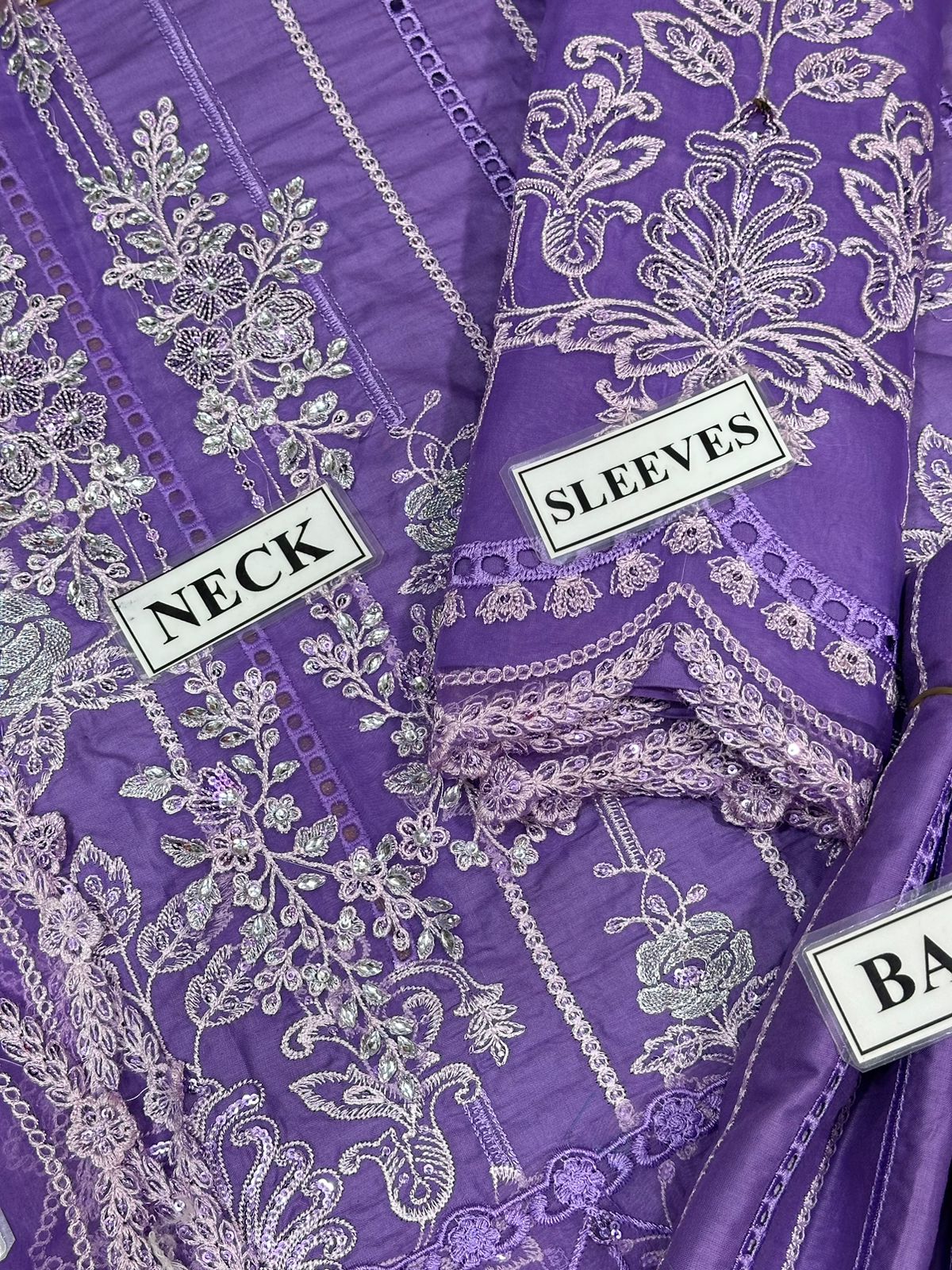 MARIA B LUXURY EMBROIDERED LAWN - 3 PC UNSTITCHED
