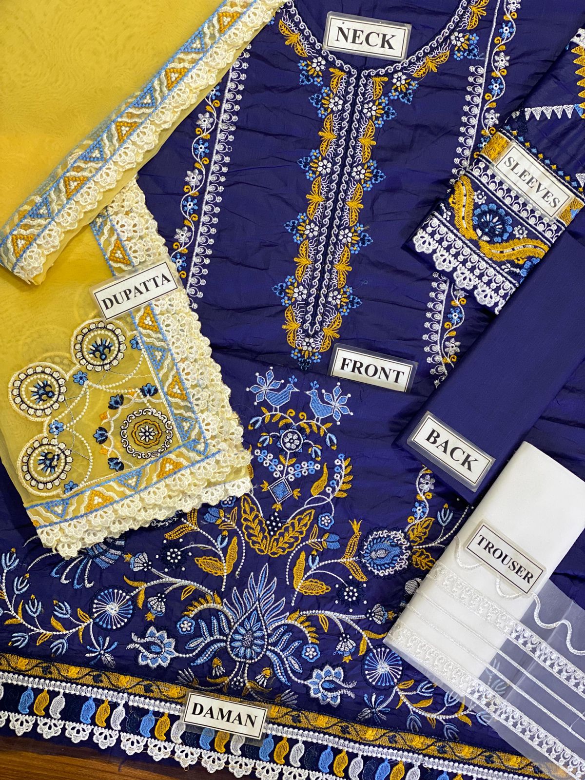 ZAHA LUXURY EMBROIDERED LAWN - 3 PC UNSTITCHED